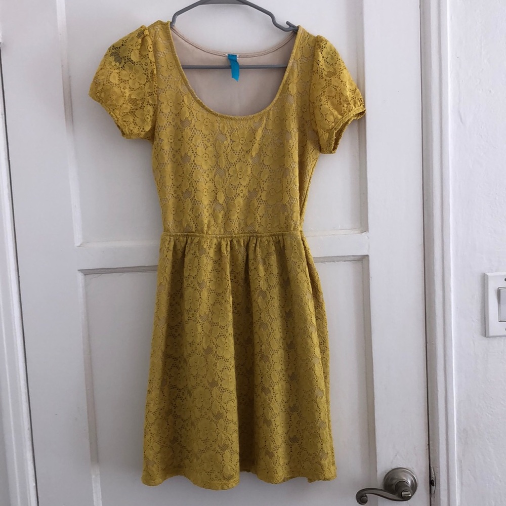 FRANCESCA’S floral lace dress